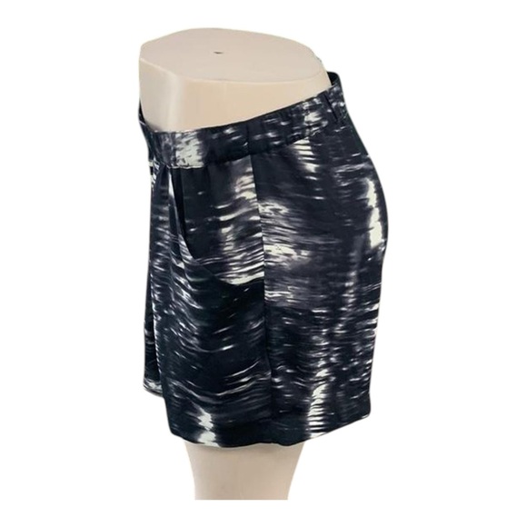 BCBG Max Azria elastic waist polyester shorts size medium black/white - Picture 3 of 4